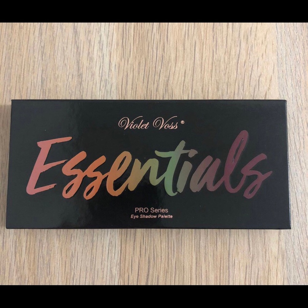 Violet Voss “Essentials” Palette